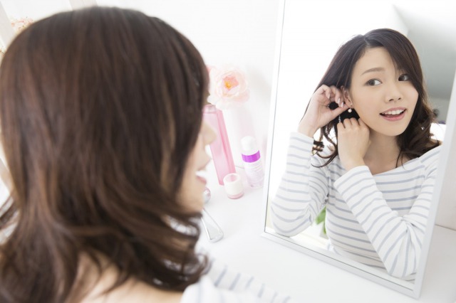 ピアスは顔周りの華やかさをアップさせてくれるアクセサリーです。