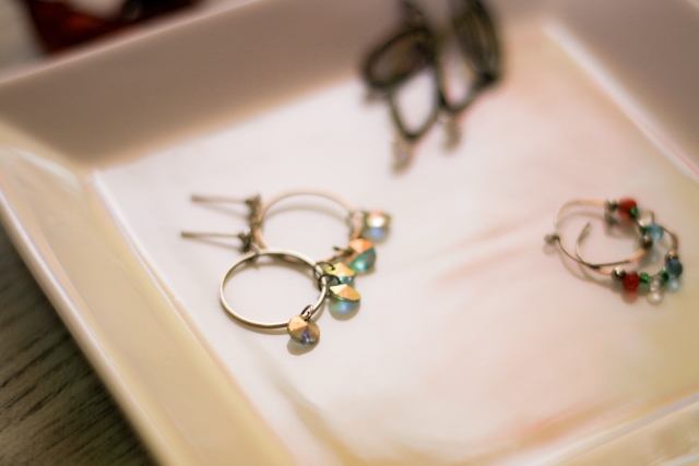 30代からのご褒美アクセサリーはプレゼントに人気！ピアスの種類・顔の形別の選び方